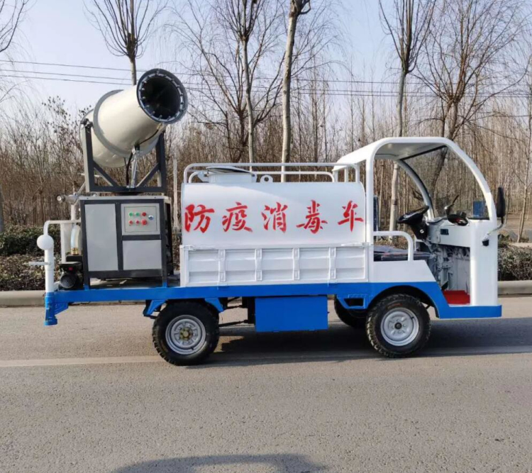 电动四轮洒水车